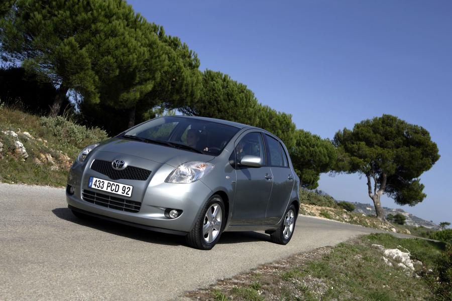 Toyota Yaris 2005 года  (фото 60 из 165)